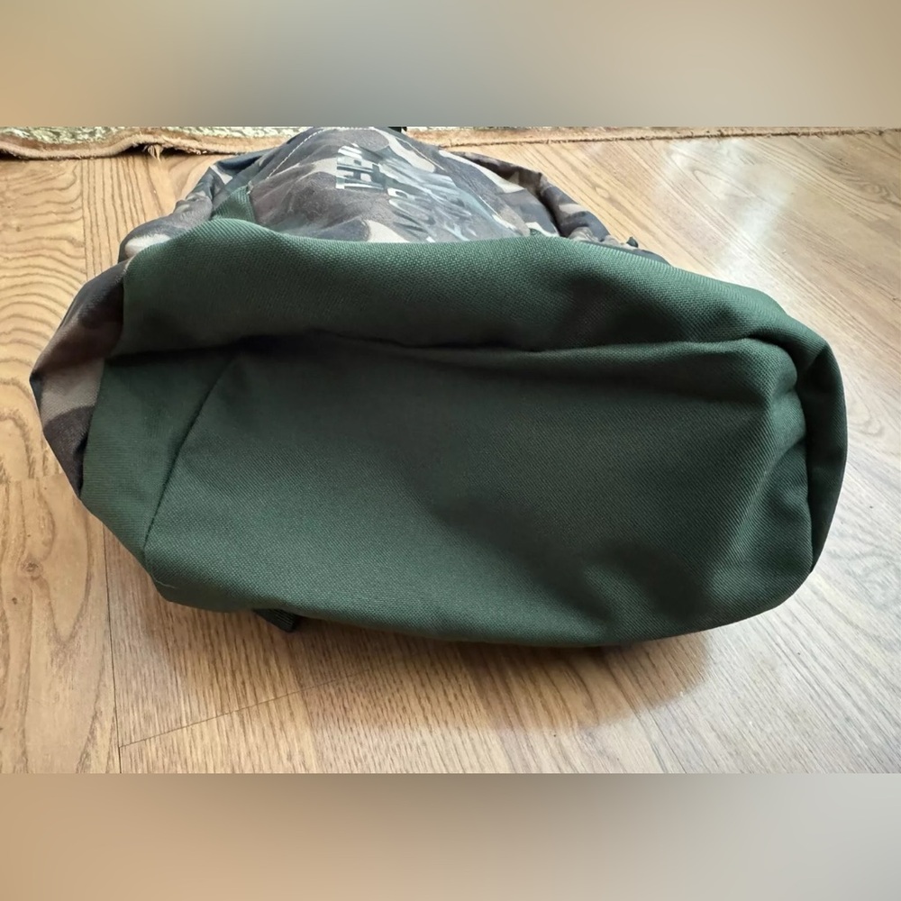 THE NORTH FACE YOUTH MINI RECON Utility Camo Olive Army Green Backpack NWT Rare! - Picture 4 of 5